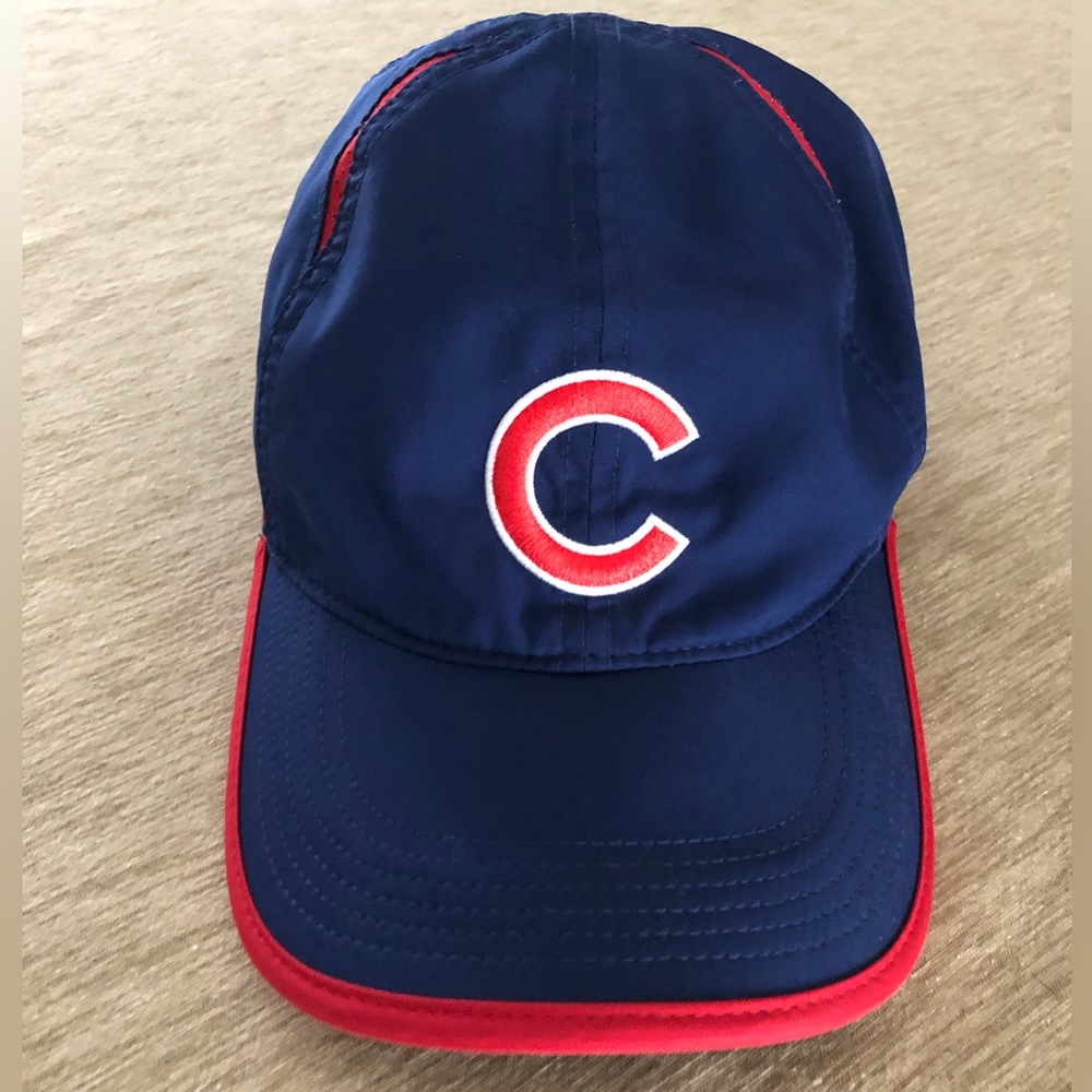 Nike featherlight Drifit Cubs hat. One size fits most. Blue/red/white.
